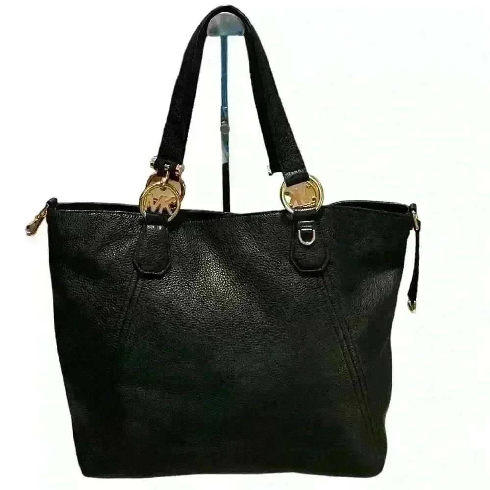 Michael Kors Beautiful Large Leather Tote / Purse.  Excellent Used Condition - Picture 2 of 8